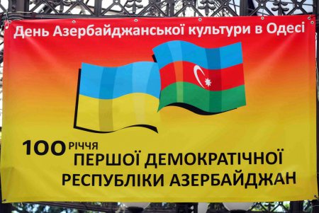 Одесситы прямо на Дерибасовской смогли побывать в Азербайджане (фоторепортаж)