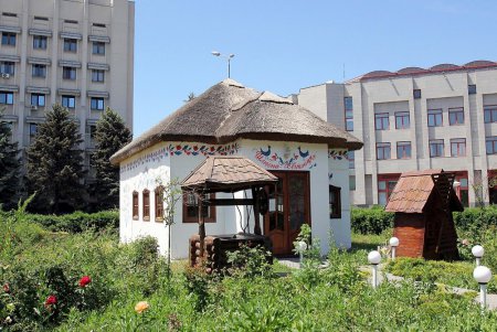 Одесская «хата Саакашвили» может освободить территорию (фоторепортаж) 