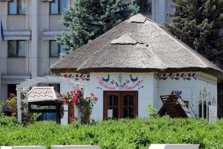 Одесская «хата Саакашвили» может освободить территорию (фоторепортаж) 
