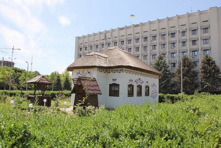 Одесская «хата Саакашвили» может освободить территорию (фоторепортаж) 