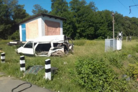 Медики продолжают бороться за жизнь двух детей, пострадавших в жутком ДТП 