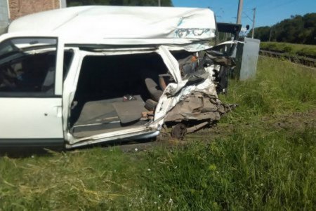 Медики продолжают бороться за жизнь двух детей, пострадавших в жутком ДТП 