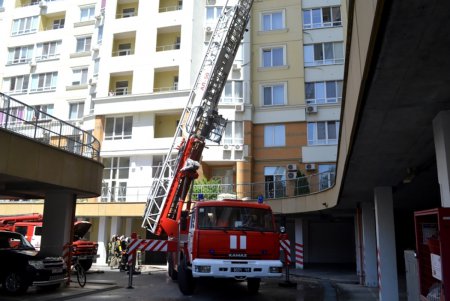 Улица Армейская пережила огненную атаку и пожарный «десант» (фото, видео)