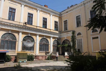 В Одессе решают как перестраивать Дворец моряков (фоторепортаж)