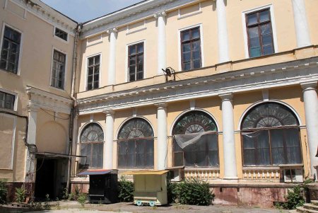 В Одессе решают как перестраивать Дворец моряков (фоторепортаж)