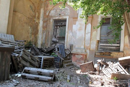 В Одессе решают как перестраивать Дворец моряков (фоторепортаж)