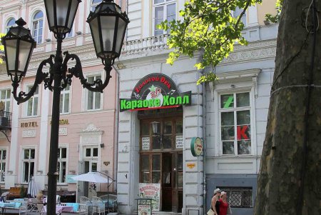 В Одессе решают как перестраивать Дворец моряков (фоторепортаж)