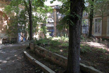 В Одессе решают как перестраивать Дворец моряков (фоторепортаж)