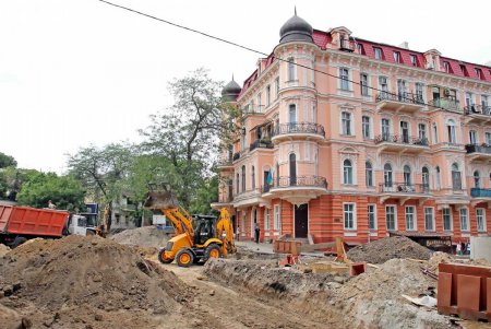 Продолжается ремонт на улице Преображенской (фоторепортаж)