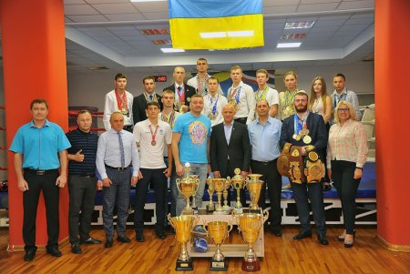 Мэр Одессы поздравил украинских тайбоксеров (фоторепортаж)