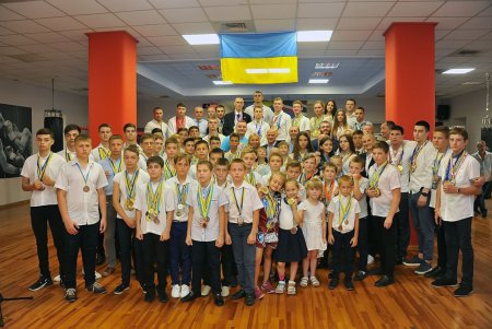 Мэр Одессы поздравил украинских тайбоксеров (фоторепортаж)