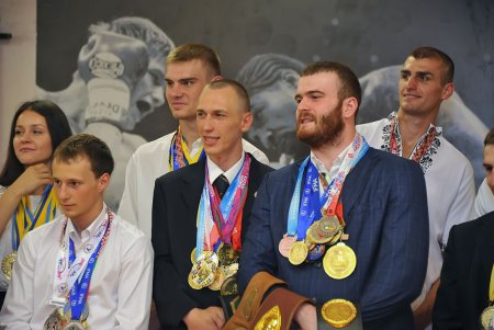 Мэр Одессы поздравил украинских тайбоксеров (фоторепортаж)