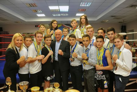 Мэр Одессы поздравил украинских тайбоксеров (фоторепортаж)