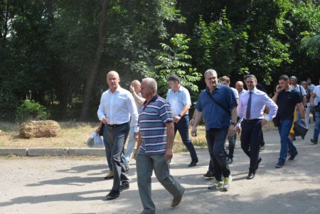Мэр Одессы проинспектировал работы в парке Победы (фоторепортаж)