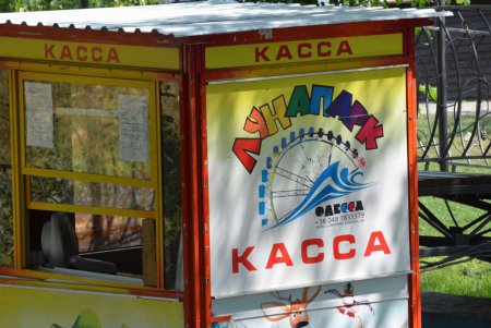 Мэр Одессы проинспектировал работы в парке Победы (фоторепортаж)