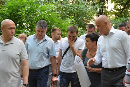 Мэр Одессы проинспектировал работы в парке Победы (фоторепортаж)