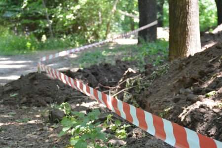 Мэр Одессы проинспектировал работы в парке Победы (фоторепортаж)