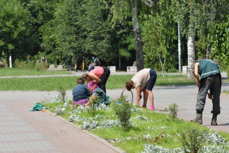 Мэр Одессы проинспектировал работы в парке Победы (фоторепортаж)
