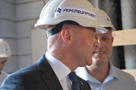 Начались работы по восстановлению Дома Руссова (фоторепортаж)