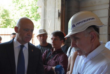 Начались работы по восстановлению Дома Руссова (фоторепортаж)