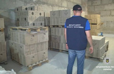 В Одессе правоохранители изъяли тонны фальсифицированного масла, мешки кофе и стирального порошка (фото)