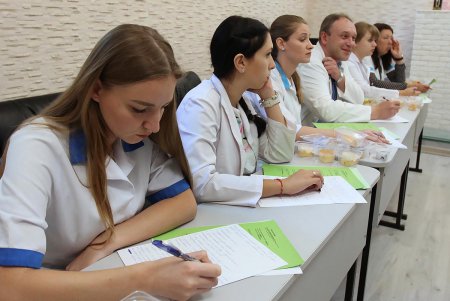 Как студенты-медики «рвали» ГОСы (фоторепортаж)