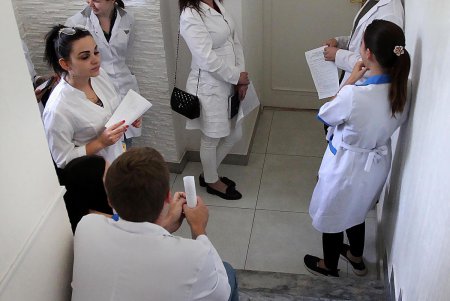 Как студенты-медики «рвали» ГОСы (фоторепортаж)