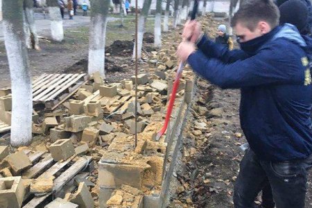 Геннадий Труханов разъяснил разницу между упертостью в забор и патриотизмом  (фото, видео)