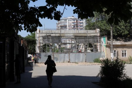 В Преображенском парке возводят входные арки (фоторепортаж)