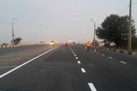 Коммунальщики обновили разметку на Овидиопольской дороге (фото)