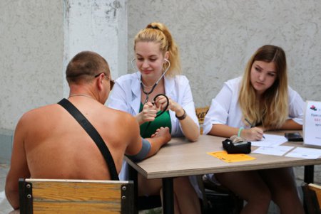 Солнечный «Ланжерон» принял акцию «День диагностики рака кожи»  (фото)