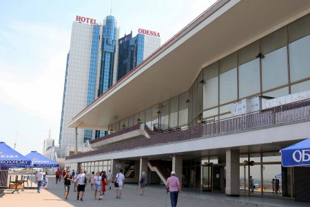 Морвокзал у нас теперь просто кинетический (фоторепортаж)