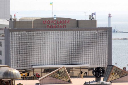 Морвокзал у нас теперь просто кинетический (фоторепортаж)
