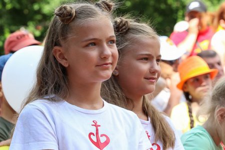 В Зеленом театре ярко отметили День близнецов