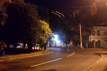 Минувшей ночью коммунальщики обновили разметку в центре Одессы (фото)