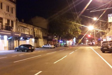 Минувшей ночью коммунальщики обновили разметку в центре Одессы (фото)