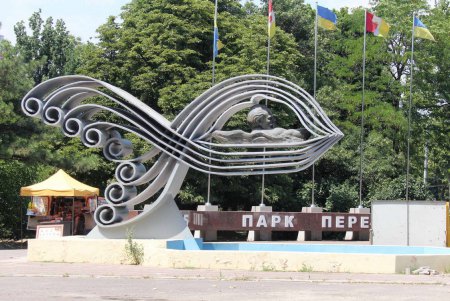 Памятник изобретателю подводной лодки погружается в море дискуссий (фоторепортаж)