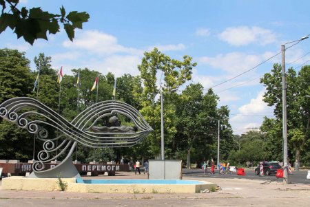 Памятник изобретателю подводной лодки погружается в море дискуссий (фоторепортаж)