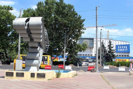 Памятник изобретателю подводной лодки погружается в море дискуссий (фоторепортаж)