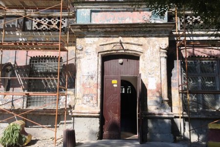 Бывшее Городское девичье училище наводит красоту (фото)