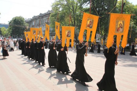 По улицам Одессы пронесли чудотворный образ Небесной Покровительницы Причерноморского края (фоторепортаж)