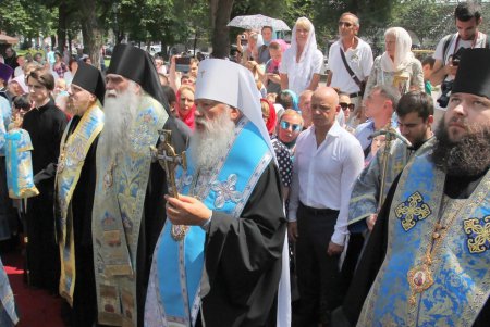 По улицам Одессы пронесли чудотворный образ Небесной Покровительницы Причерноморского края (фоторепортаж)