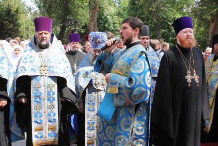 По улицам Одессы пронесли чудотворный образ Небесной Покровительницы Причерноморского края (фоторепортаж)