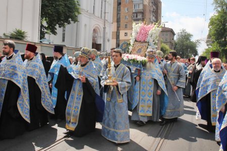 По улицам Одессы пронесли чудотворный образ Небесной Покровительницы Причерноморского края (фоторепортаж)