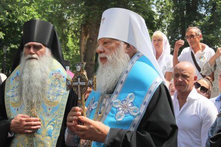 По улицам Одессы пронесли чудотворный образ Небесной Покровительницы Причерноморского края (фоторепортаж)
