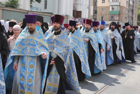 По улицам Одессы пронесли чудотворный образ Небесной Покровительницы Причерноморского края (фоторепортаж)