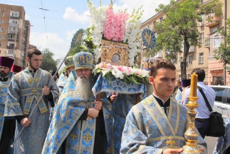 По улицам Одессы пронесли чудотворный образ Небесной Покровительницы Причерноморского края (фоторепортаж)