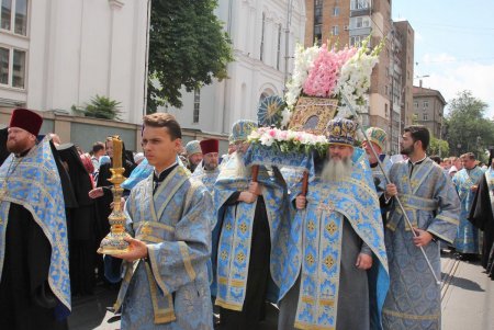 По улицам Одессы пронесли чудотворный образ Небесной Покровительницы Причерноморского края (фоторепортаж)