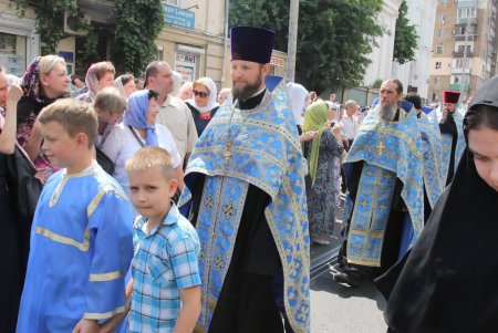 По улицам Одессы пронесли чудотворный образ Небесной Покровительницы Причерноморского края (фоторепортаж)