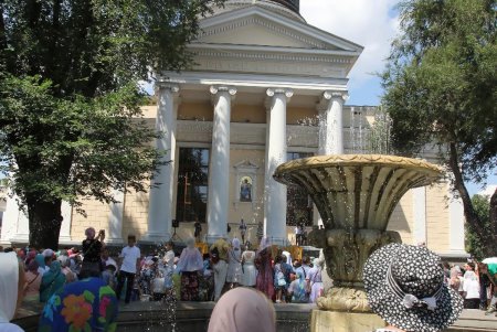 По улицам Одессы пронесли чудотворный образ Небесной Покровительницы Причерноморского края (фоторепортаж)